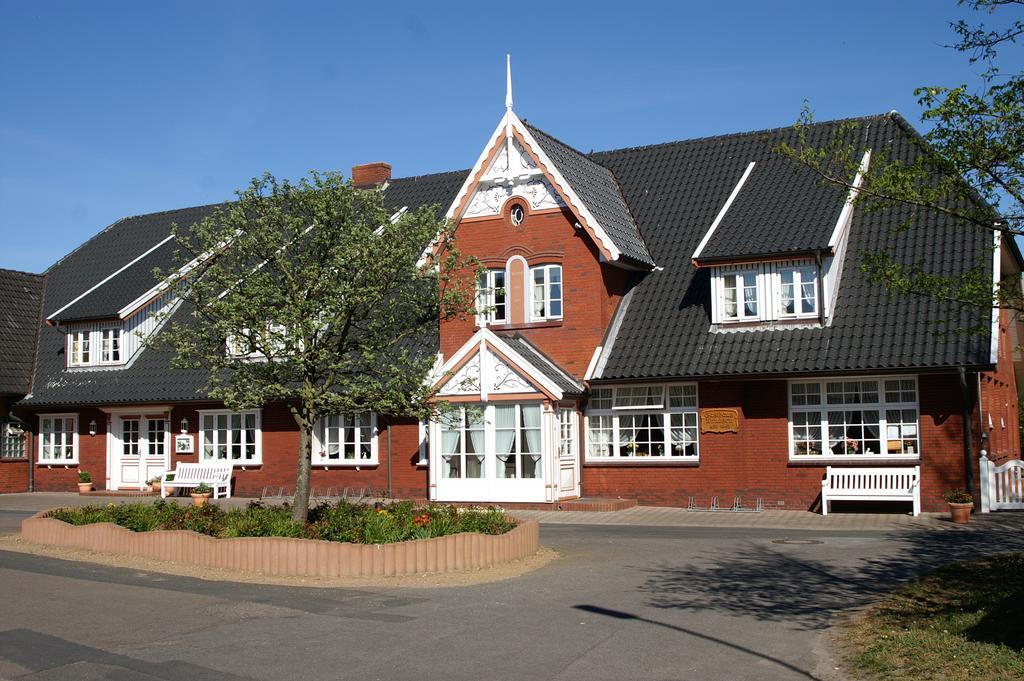 Gasthaus Knudsen Utersum ภายนอก รูปภาพ