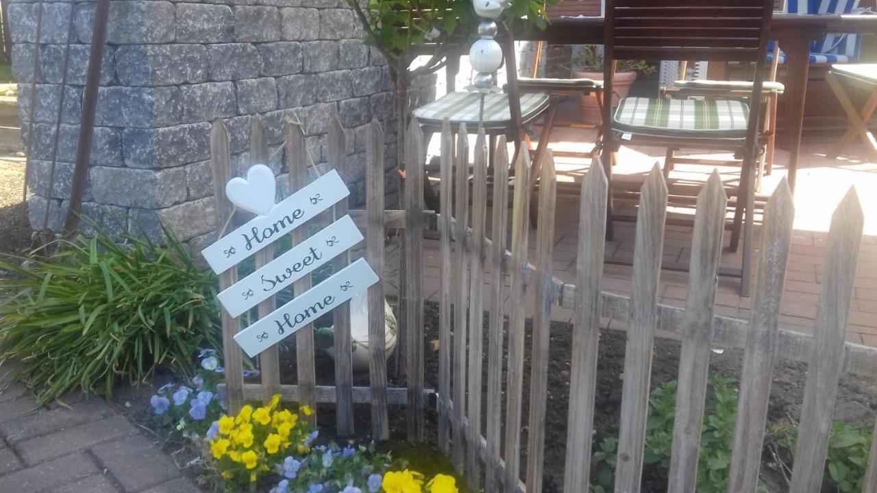 Gasthaus Knudsen Utersum ภายนอก รูปภาพ