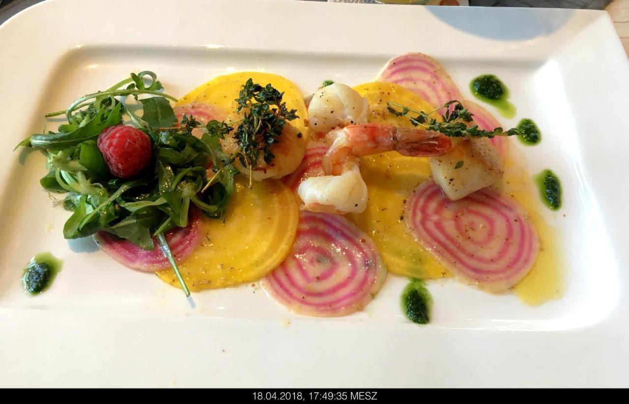 Gasthaus Knudsen Utersum ภายนอก รูปภาพ