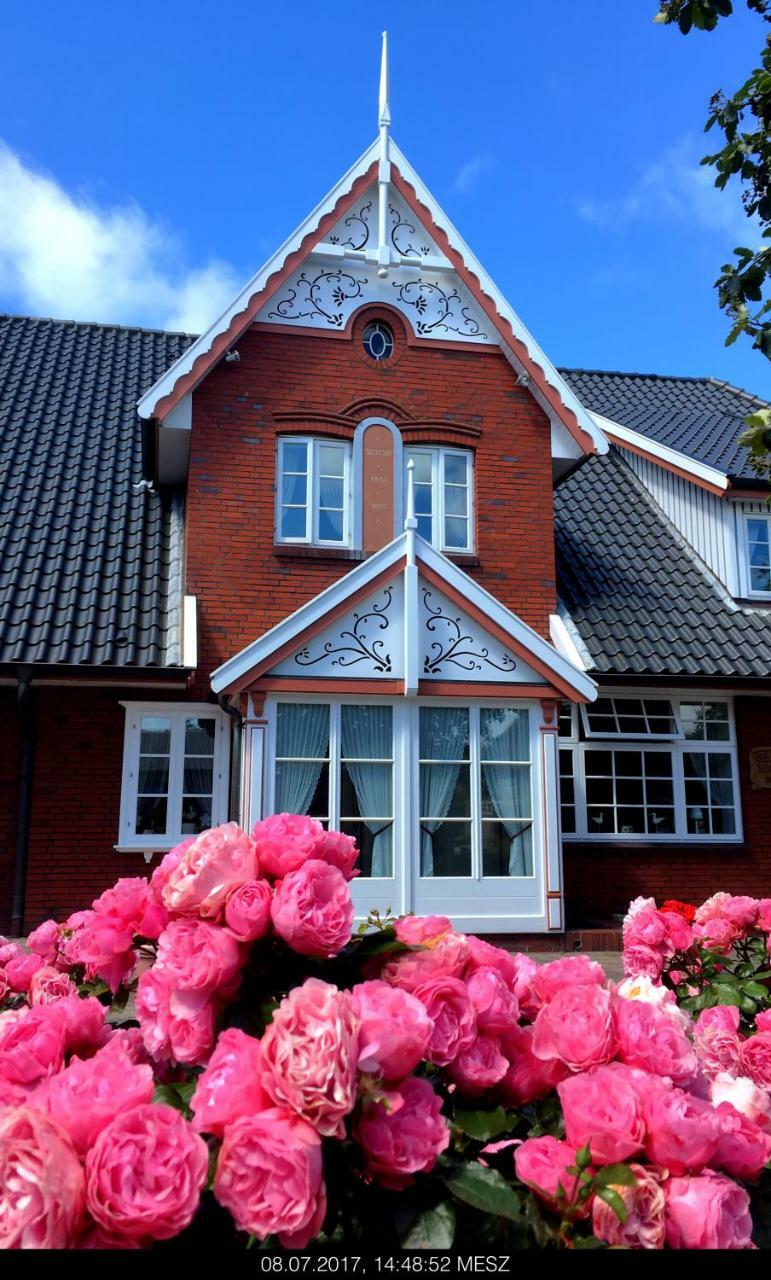 Gasthaus Knudsen Utersum ภายนอก รูปภาพ